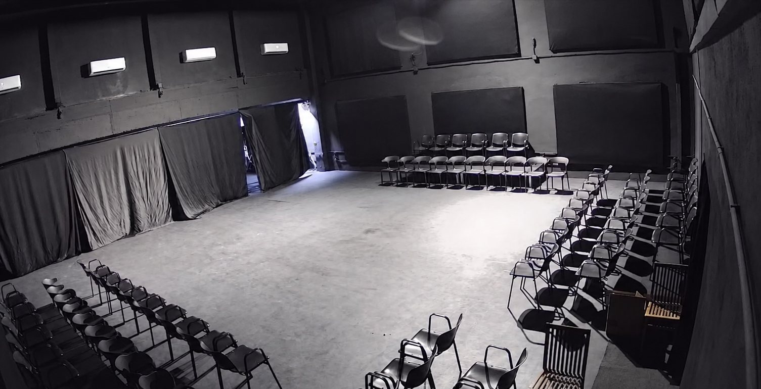 Sala de spectacol a Morii Artiștilor, cu scaunele pe trei laturi